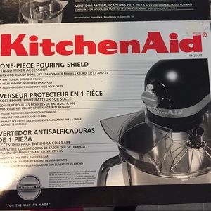 KitchenAid one-piece pouring shield